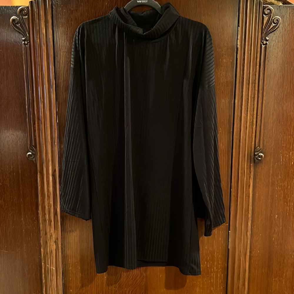 Pretty Little Thing mini dress with oversized sleeves.